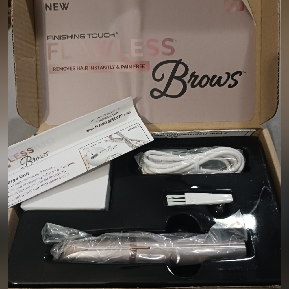 NWT! FINISHING TOUCH FLAWLESS BROWS